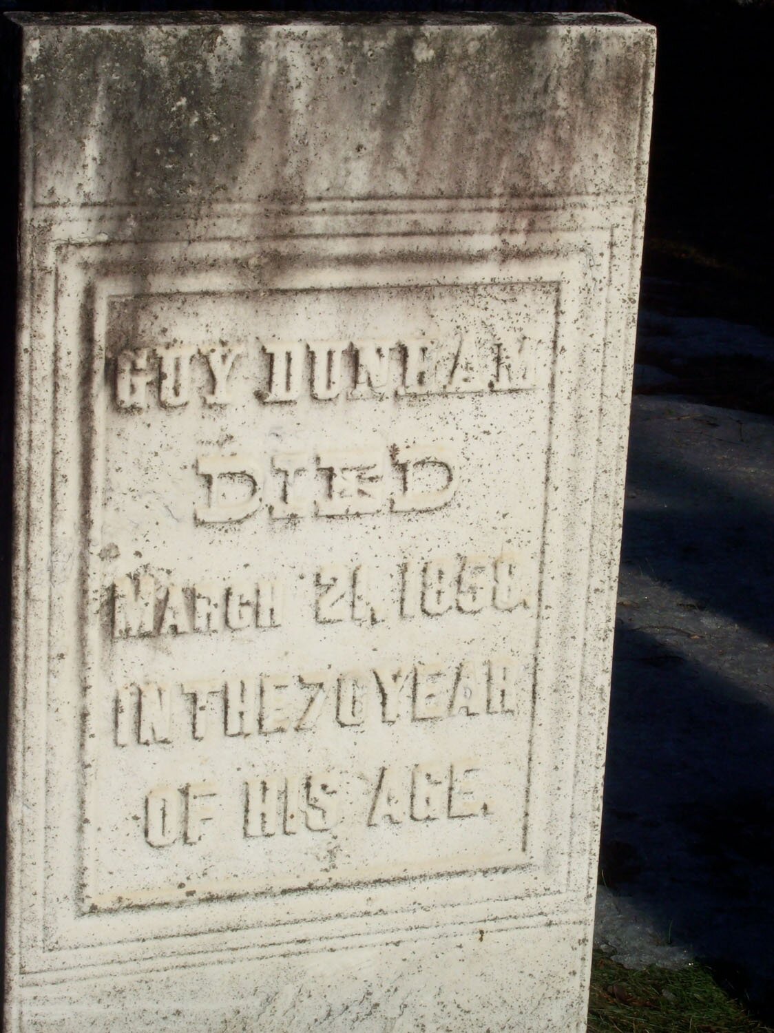 Picture of Guy Dunham's tombstone